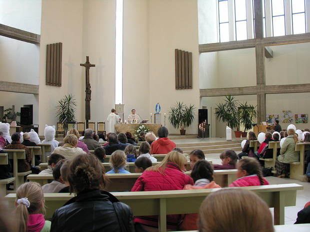 Vaizdas:Mazeikiu baznycia.MKE.2007-10-04.jpg