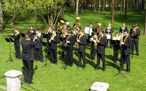 Vaizdas:Muzikos mokyklos puciamuju instrumentu orkestras.MKE.2009-05-08.jpg