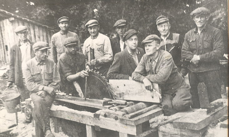 Vaizdas:Pirmoji staybininku brigada kolukyje.MKE.jpg