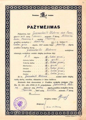 Pievenu prad. m-klos pazymejimas 1944 m..jpg