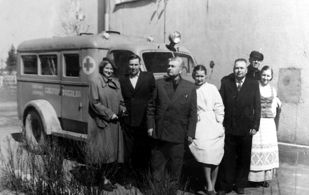 Vaizdas:Greitosios pagalbos darbuotojai 1953.MKE.jpg