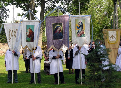 Vaizdas:Leckavos baznycios veliavos.MKE.2009-08-16.jpg