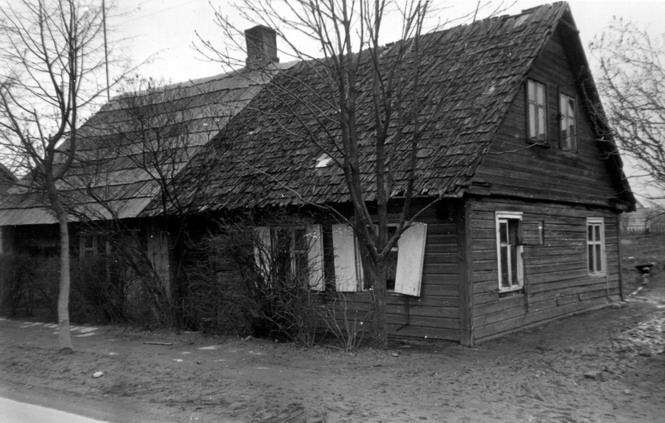 Vaizdas:Pirmoji mazeikiu parduotuve (Vieksniu g.).MKE.jpg