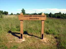 Dabikinės hidrografinio draustinio riboženklis Dainorių k.